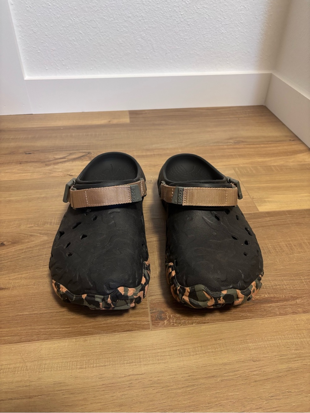 Crocs MTN All Terrain Atlas Clog Black/Cork Sz 11 - Picture 2 of 7